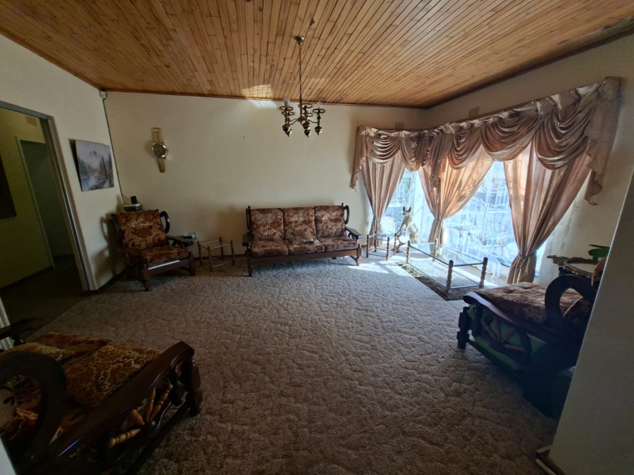 6 Bedroom Property for Sale in Rant En Dal Gauteng