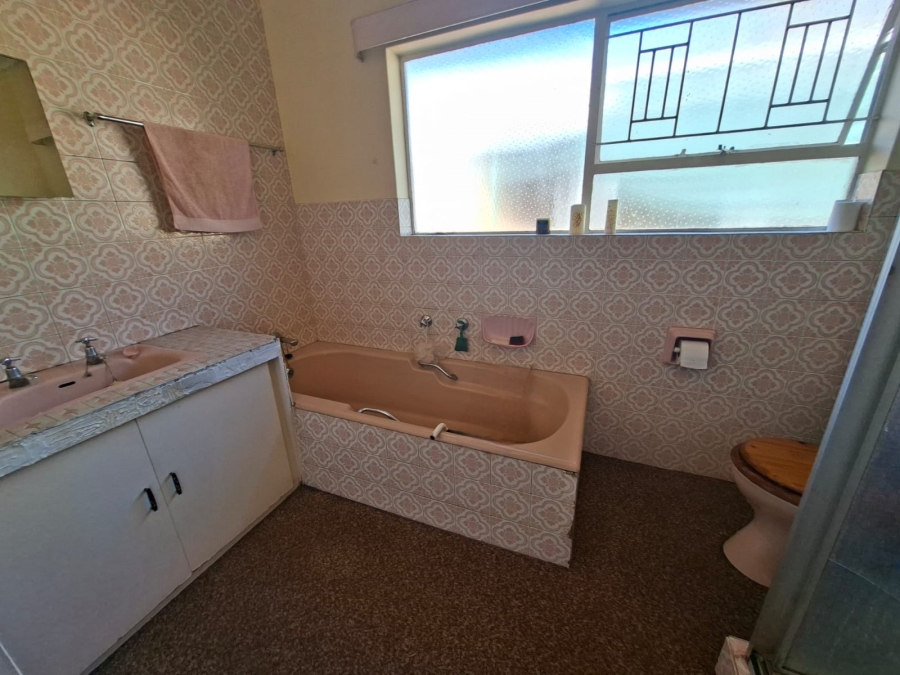 6 Bedroom Property for Sale in Rant En Dal Gauteng