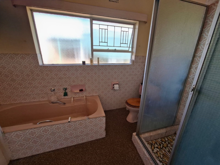 6 Bedroom Property for Sale in Rant En Dal Gauteng