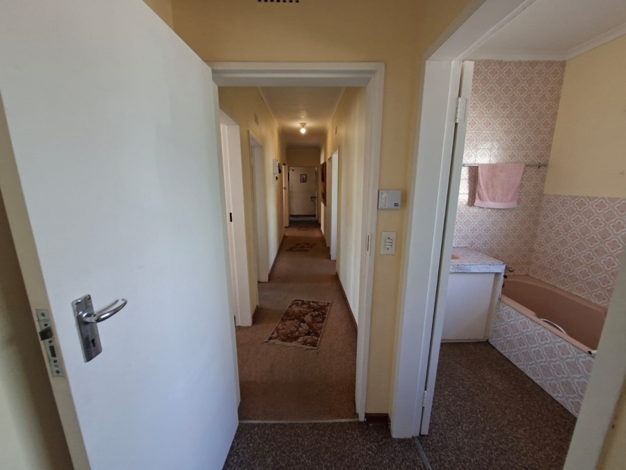 6 Bedroom Property for Sale in Rant En Dal Gauteng