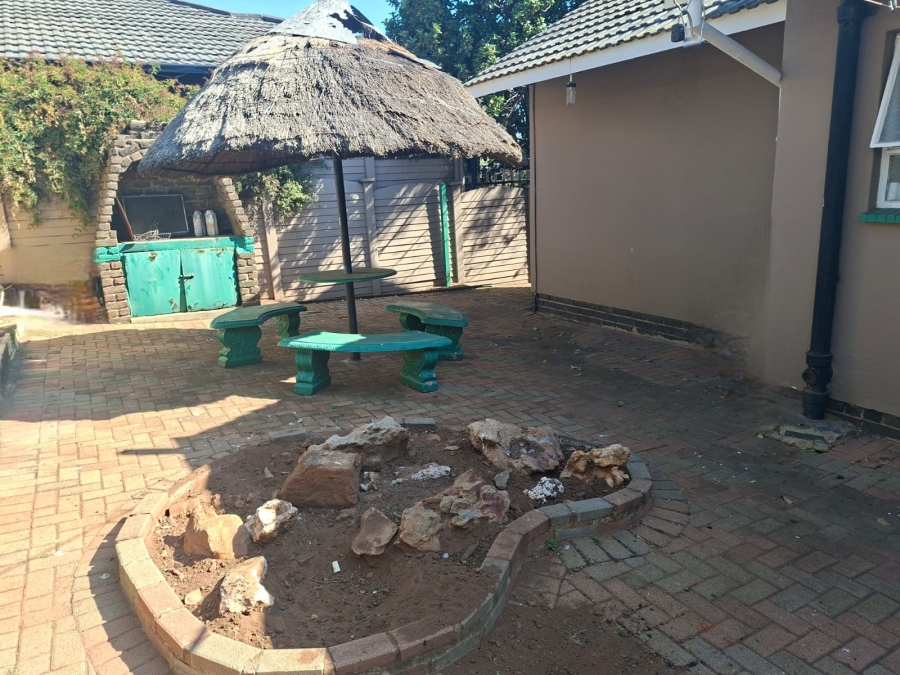 6 Bedroom Property for Sale in Rant En Dal Gauteng