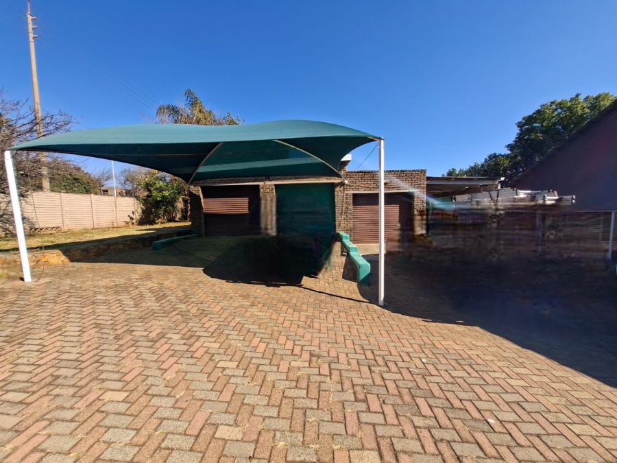 6 Bedroom Property for Sale in Rant En Dal Gauteng