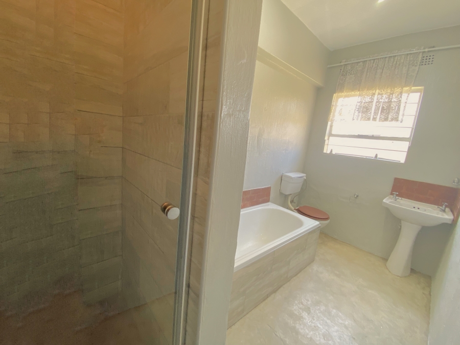 3 Bedroom Property for Sale in Wilro Park Gauteng