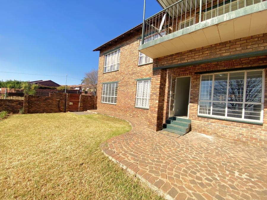 3 Bedroom Property for Sale in Wilro Park Gauteng