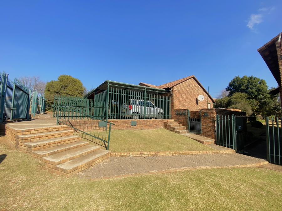 3 Bedroom Property for Sale in Wilro Park Gauteng