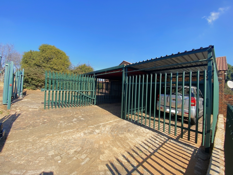 3 Bedroom Property for Sale in Wilro Park Gauteng