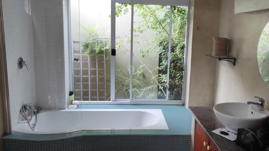 2 Bedroom Property for Sale in Highlands North Gauteng