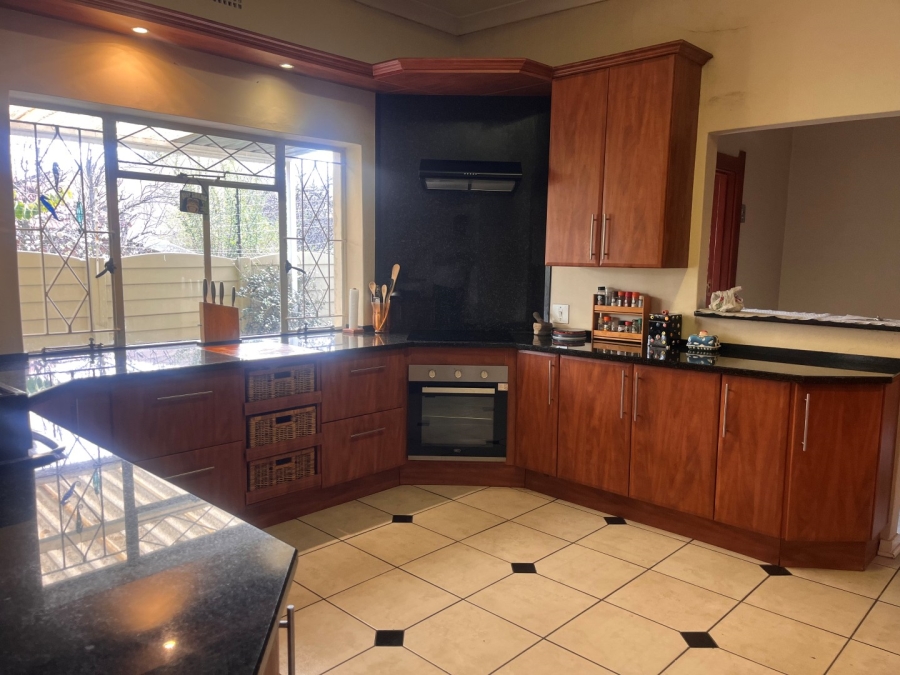 To Let 2 Bedroom Property for Rent in Highlands North Gauteng