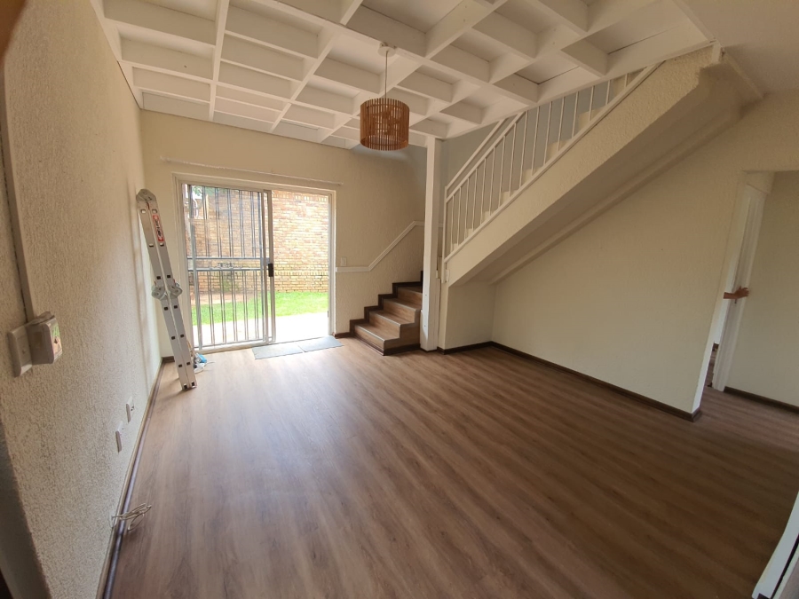 To Let 2 Bedroom Property for Rent in Die Hoewes Gauteng