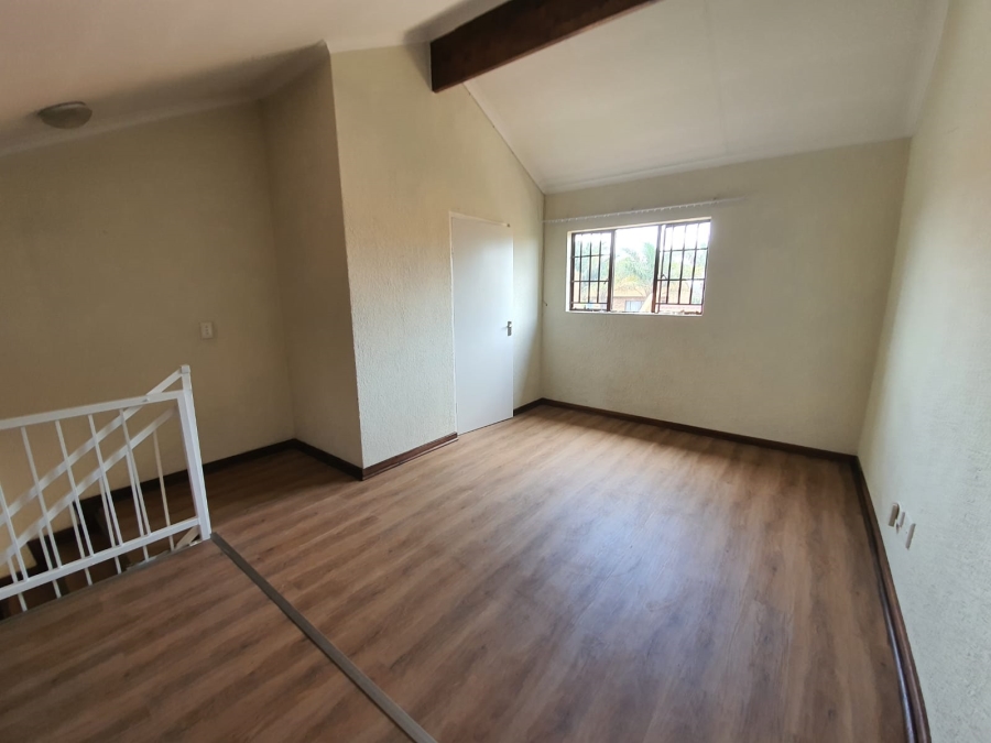 To Let 2 Bedroom Property for Rent in Die Hoewes Gauteng