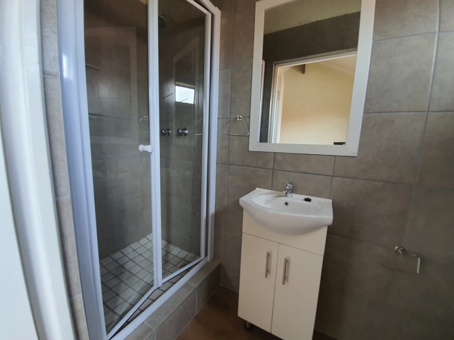 To Let 2 Bedroom Property for Rent in Die Hoewes Gauteng