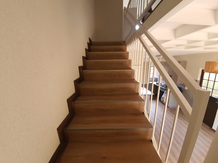 To Let 2 Bedroom Property for Rent in Die Hoewes Gauteng
