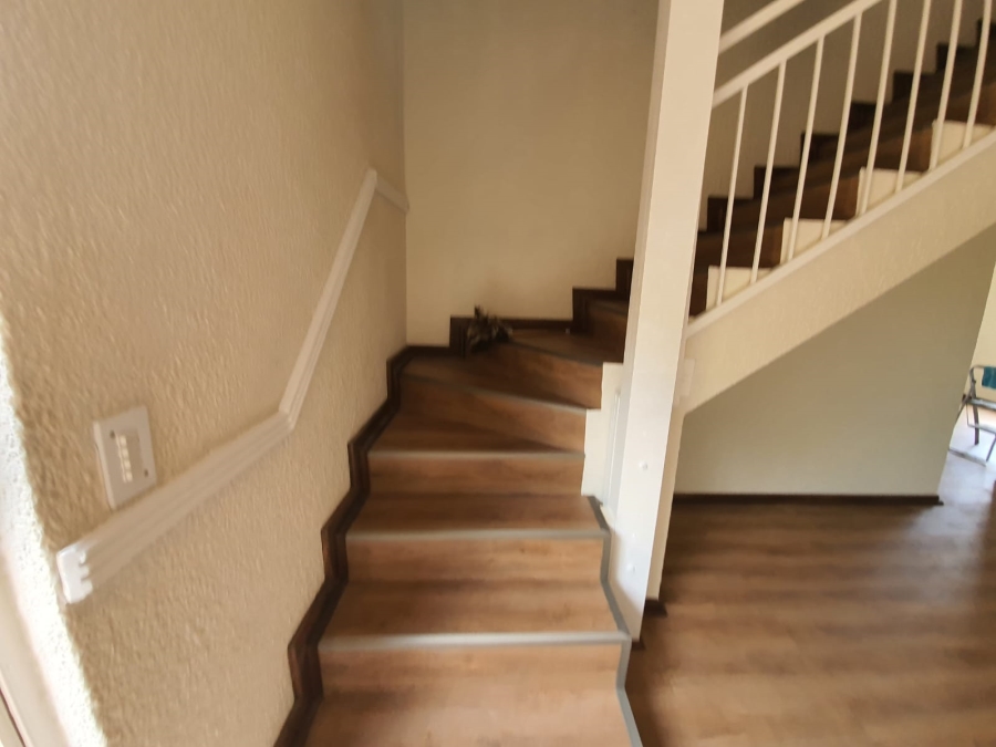 To Let 2 Bedroom Property for Rent in Die Hoewes Gauteng