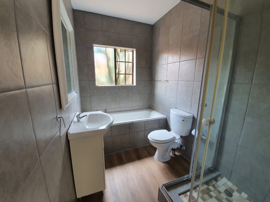 To Let 2 Bedroom Property for Rent in Die Hoewes Gauteng