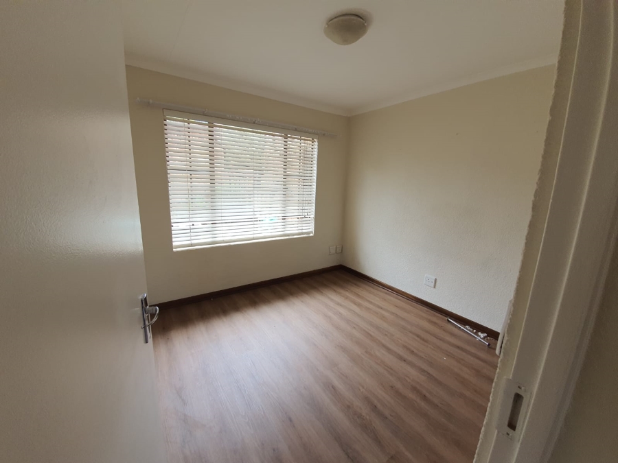 To Let 2 Bedroom Property for Rent in Die Hoewes Gauteng