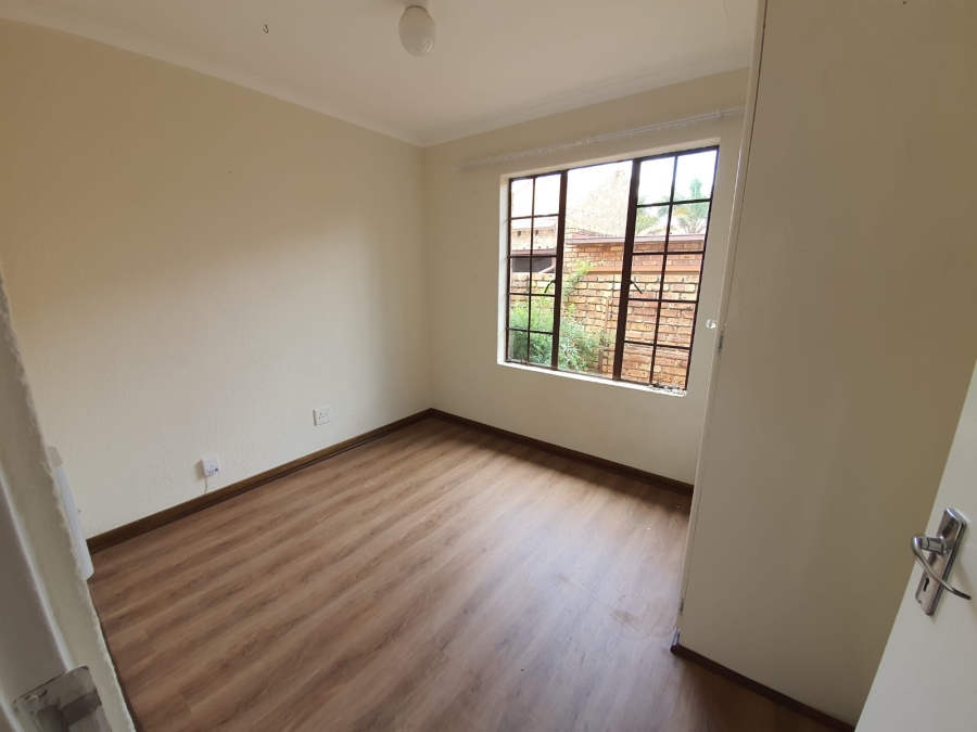 To Let 2 Bedroom Property for Rent in Die Hoewes Gauteng