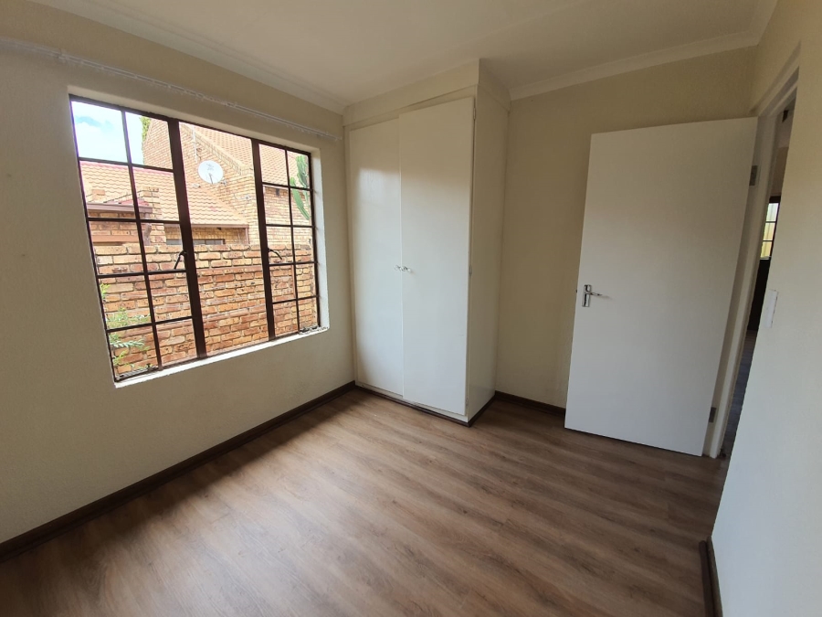 To Let 2 Bedroom Property for Rent in Die Hoewes Gauteng