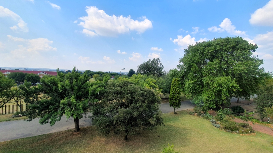 1 Bedroom Property for Sale in Lambton Gauteng
