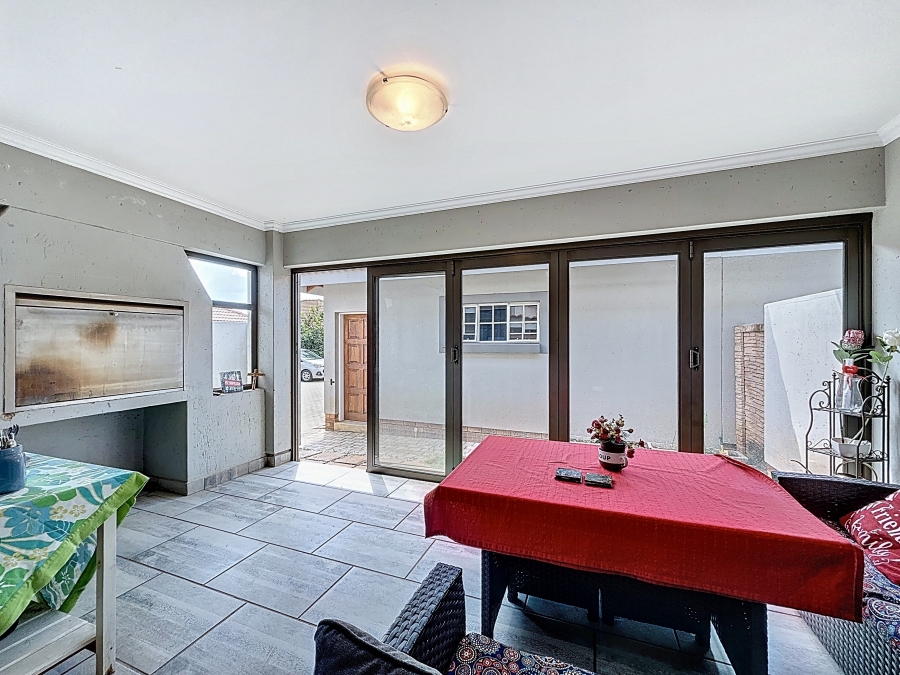 3 Bedroom Property for Sale in Equestria Gauteng