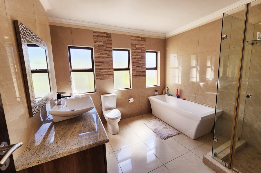 4 Bedroom Property for Sale in Blue Valley Golf Estate Gauteng