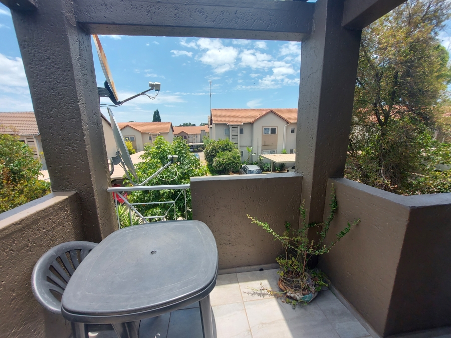 To Let 1 Bedroom Property for Rent in Magaliessig Gauteng