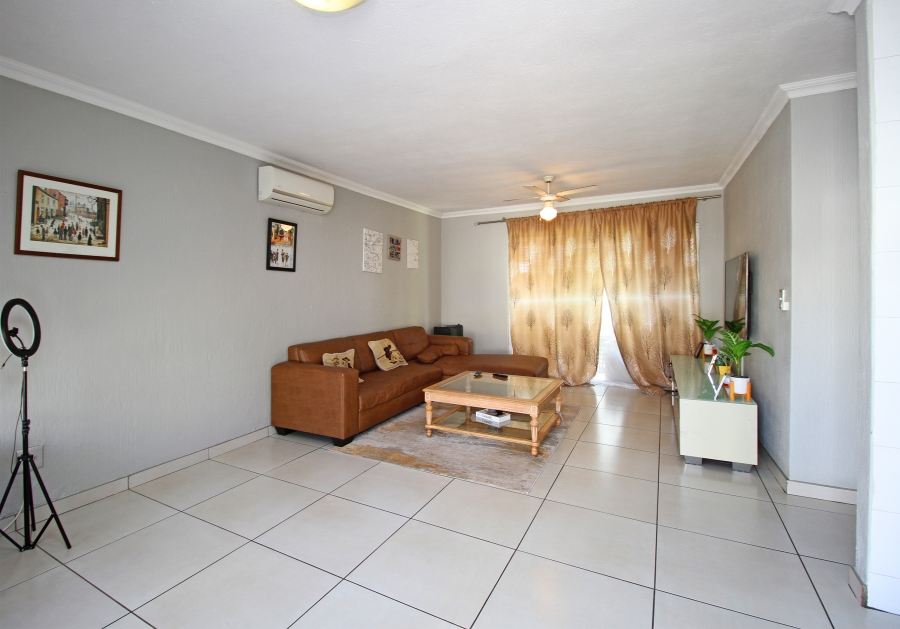 2 Bedroom Property for Sale in Weltevreden Park Gauteng