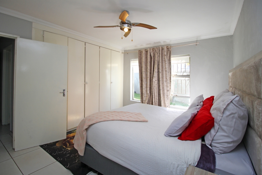 2 Bedroom Property for Sale in Weltevreden Park Gauteng