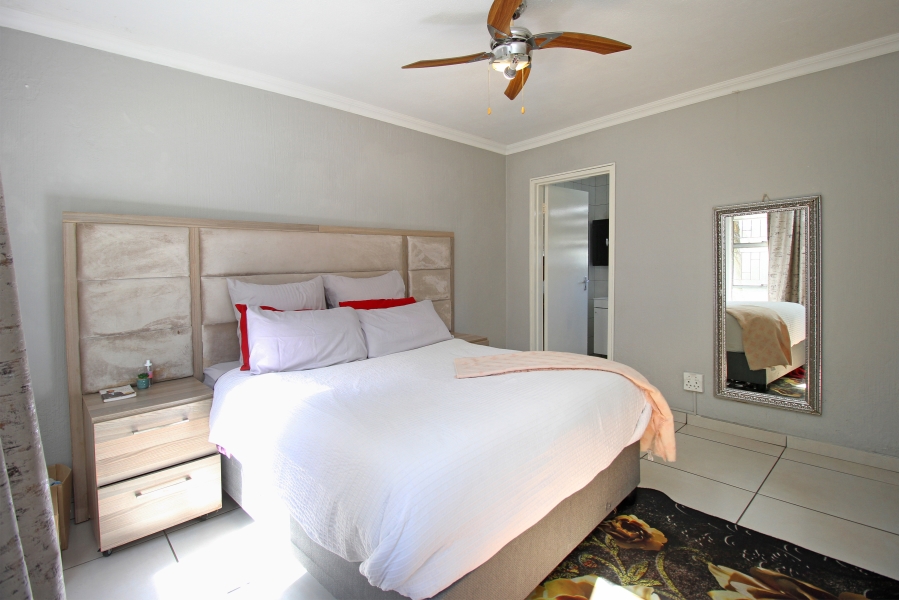 2 Bedroom Property for Sale in Weltevreden Park Gauteng