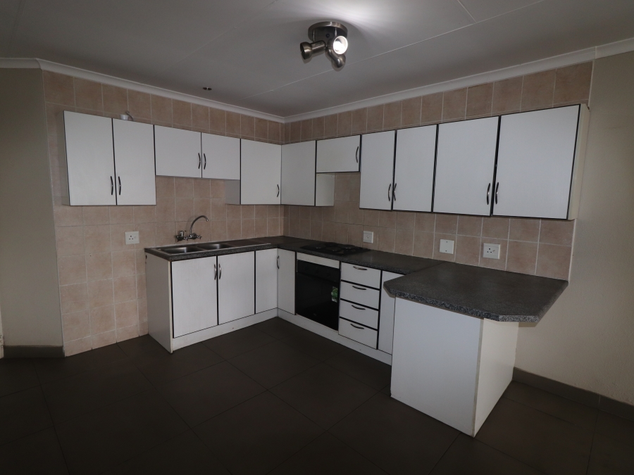 2 Bedroom Property for Sale in Edleen Gauteng