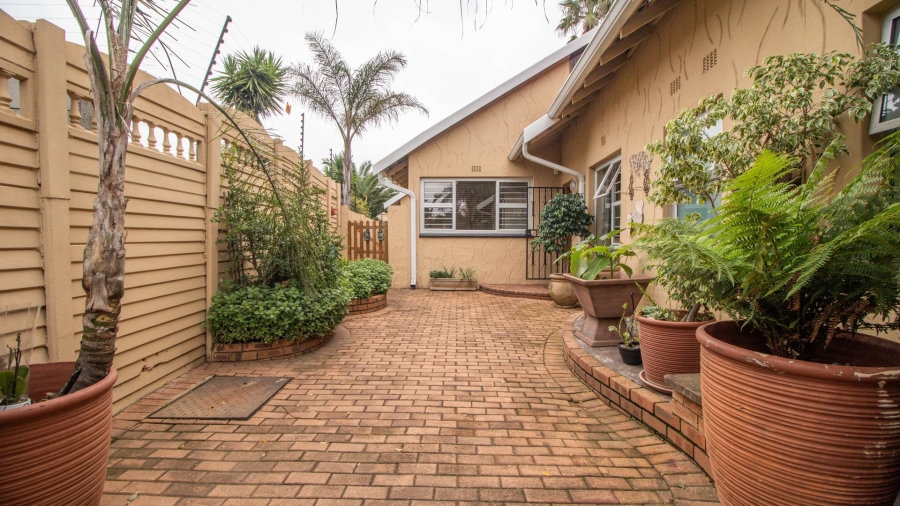 4 Bedroom Property for Sale in Eden Glen Gauteng