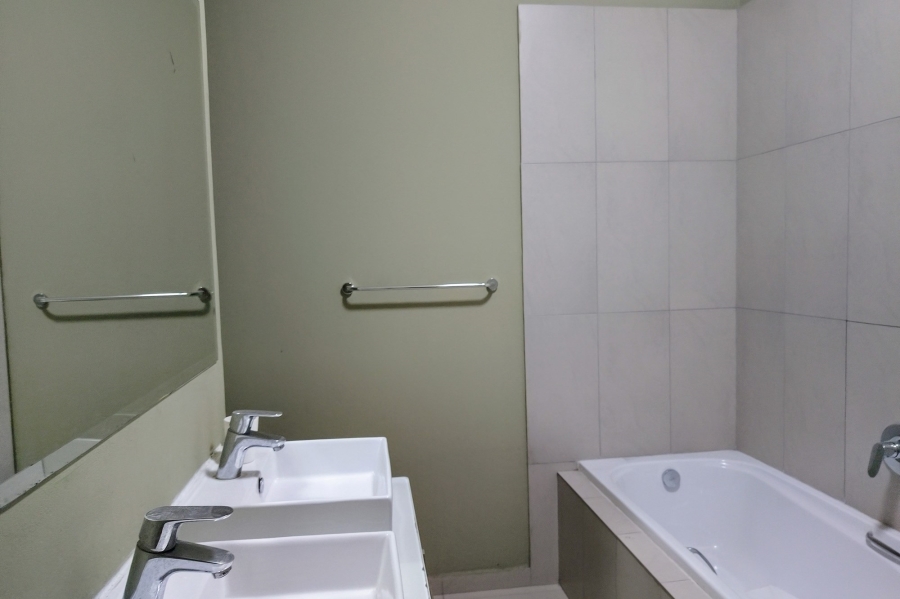 To Let 2 Bedroom Property for Rent in North Riding Gauteng