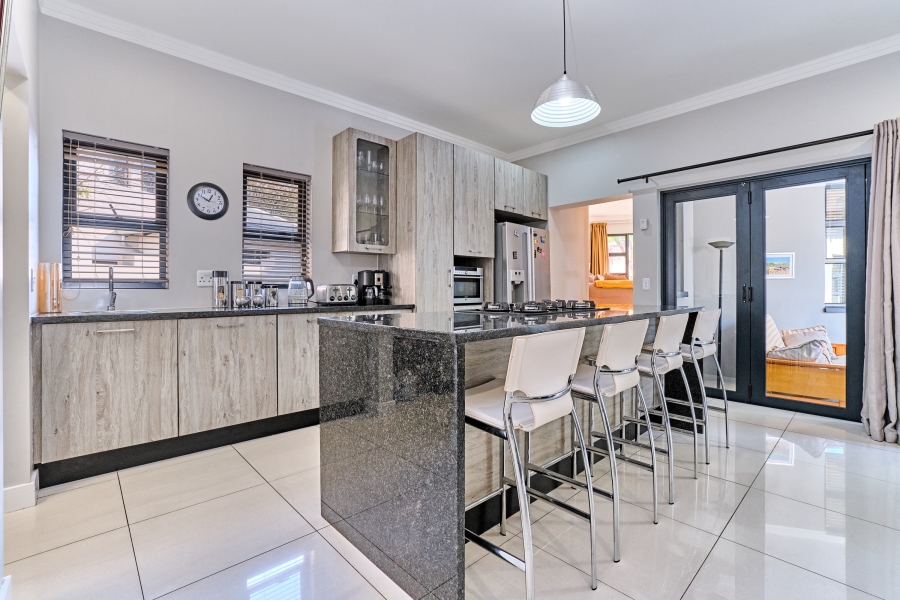 To Let 4 Bedroom Property for Rent in Waterfall Country Village Gauteng