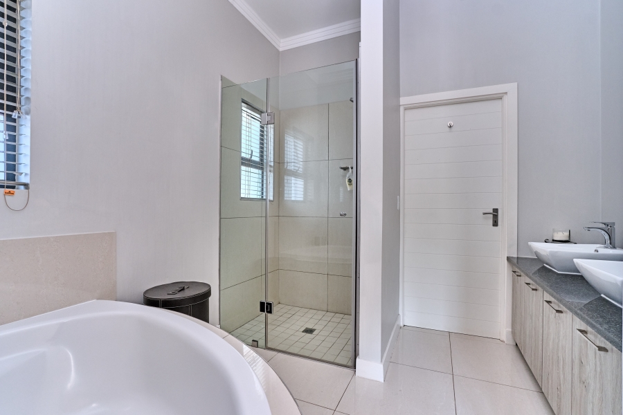 To Let 4 Bedroom Property for Rent in Waterfall Country Village Gauteng