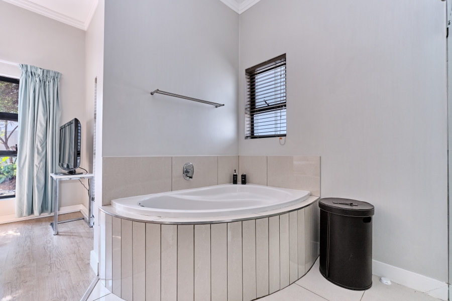 To Let 4 Bedroom Property for Rent in Waterfall Country Village Gauteng
