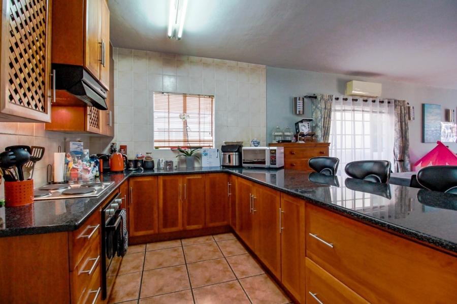 To Let 3 Bedroom Property for Rent in Amberfield Heights Gauteng