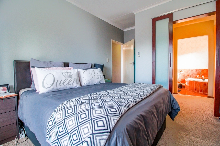 To Let 3 Bedroom Property for Rent in Amberfield Heights Gauteng