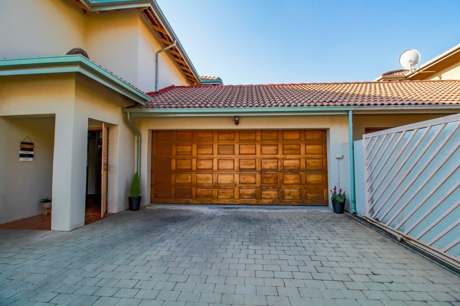 To Let 3 Bedroom Property for Rent in Amberfield Heights Gauteng