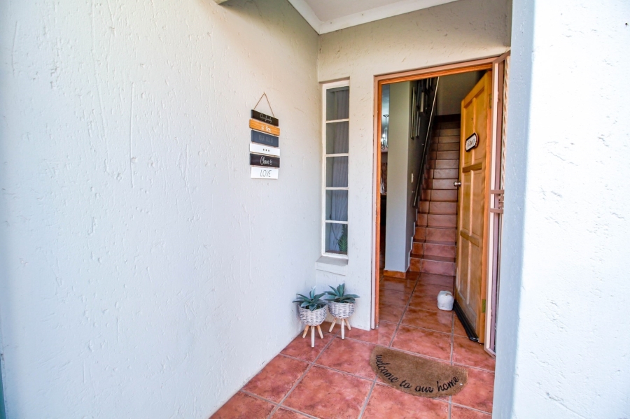 To Let 3 Bedroom Property for Rent in Amberfield Heights Gauteng