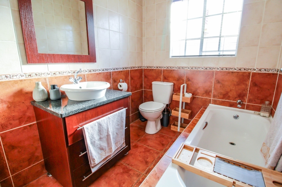 To Let 3 Bedroom Property for Rent in Amberfield Heights Gauteng