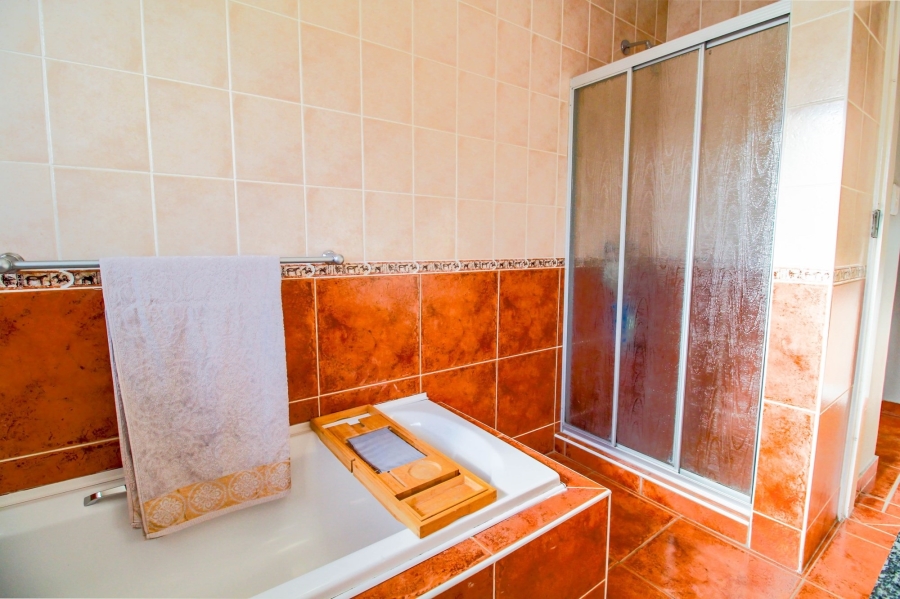 To Let 3 Bedroom Property for Rent in Amberfield Heights Gauteng