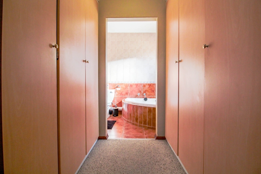 To Let 3 Bedroom Property for Rent in Amberfield Heights Gauteng