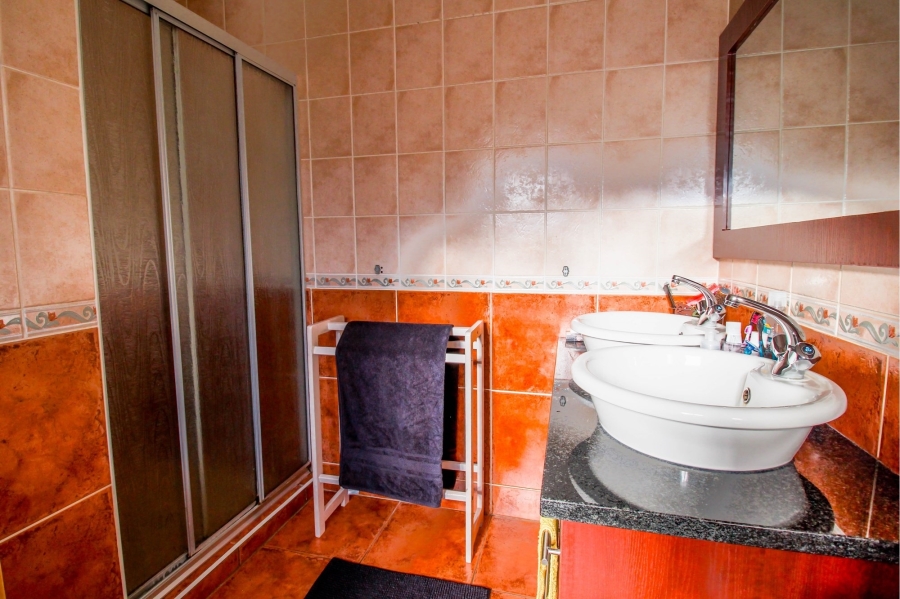 To Let 3 Bedroom Property for Rent in Amberfield Heights Gauteng