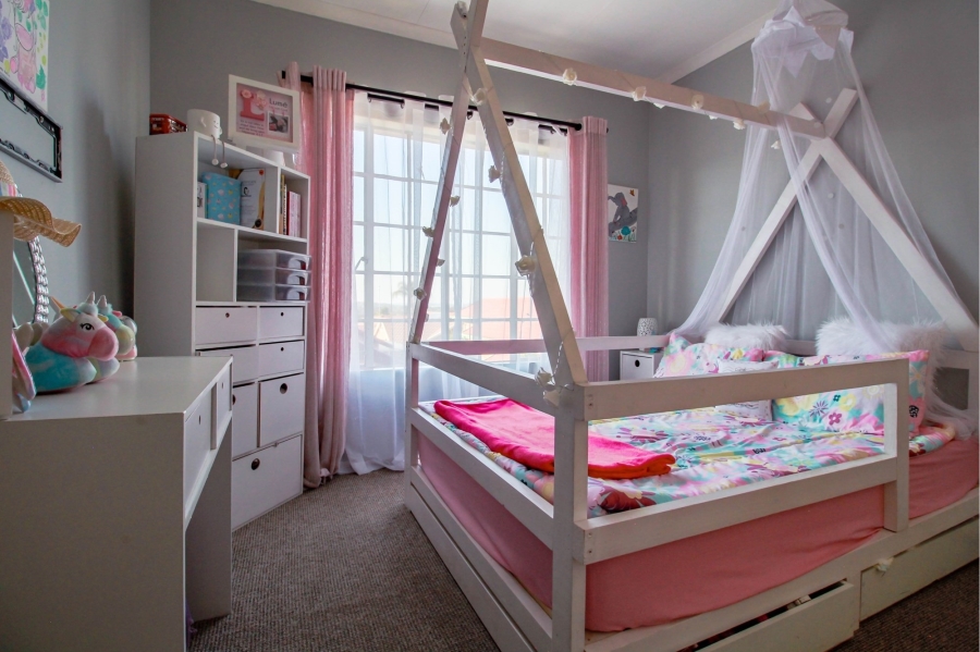 To Let 3 Bedroom Property for Rent in Amberfield Heights Gauteng