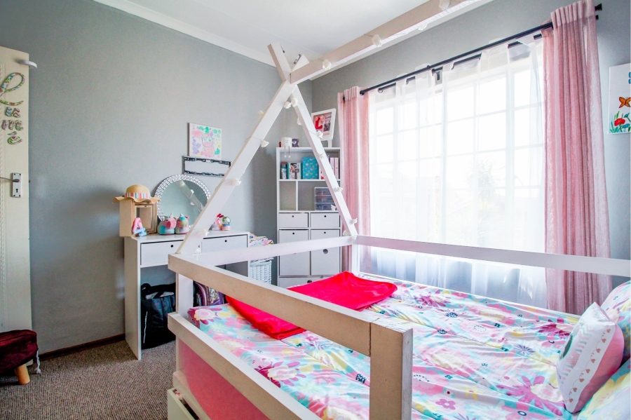 To Let 3 Bedroom Property for Rent in Amberfield Heights Gauteng