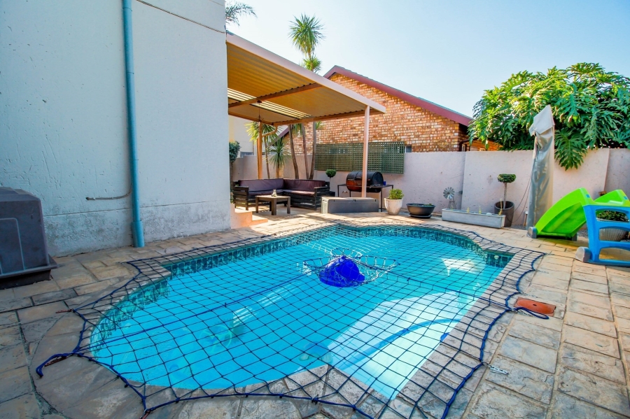 To Let 3 Bedroom Property for Rent in Amberfield Heights Gauteng