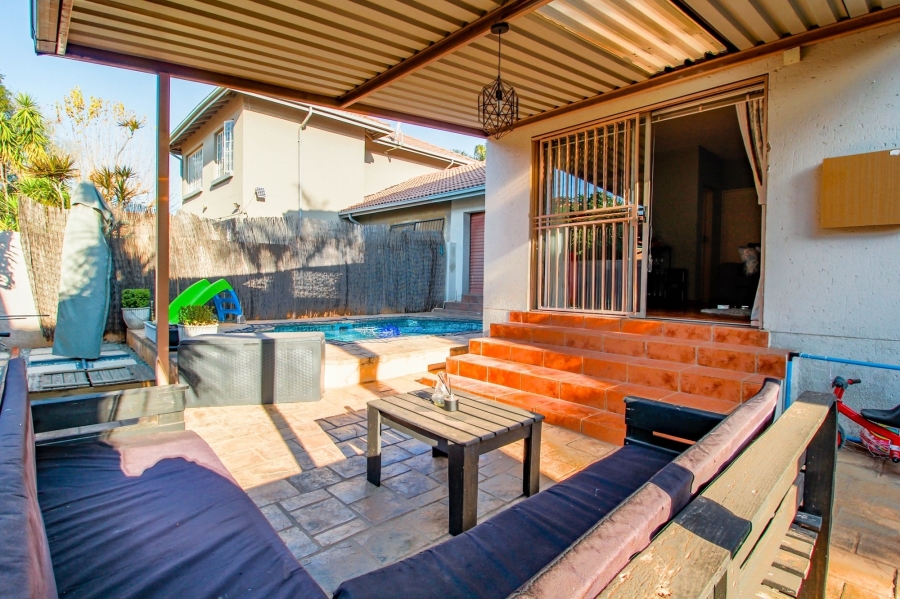 To Let 3 Bedroom Property for Rent in Amberfield Heights Gauteng