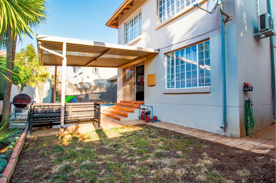 To Let 3 Bedroom Property for Rent in Amberfield Heights Gauteng