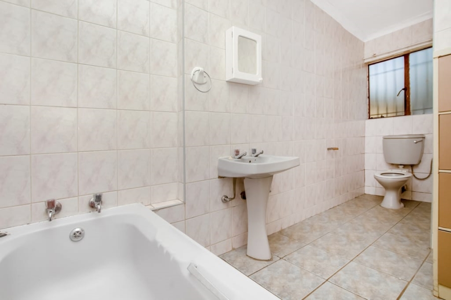 To Let 4 Bedroom Property for Rent in Discovery Gauteng