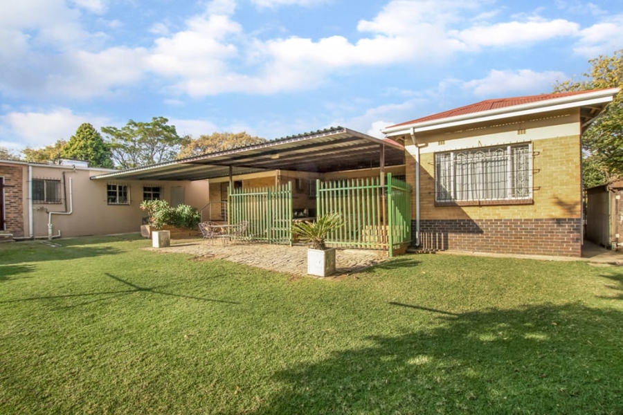 To Let 4 Bedroom Property for Rent in Discovery Gauteng
