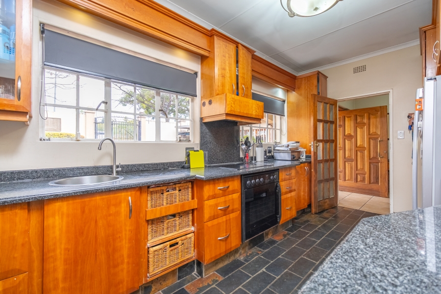 4 Bedroom Property for Sale in Robindale Gauteng
